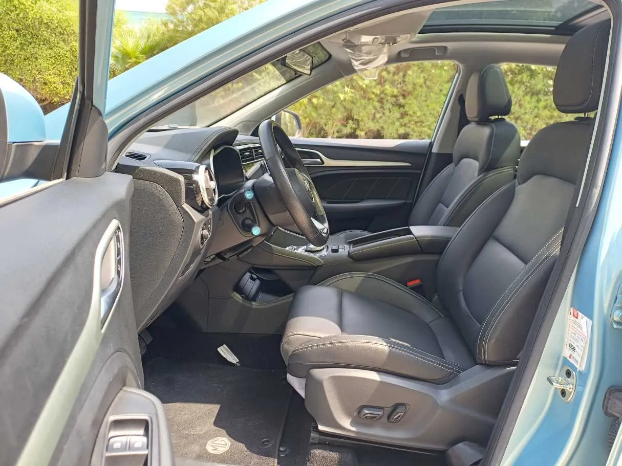 Car image 12