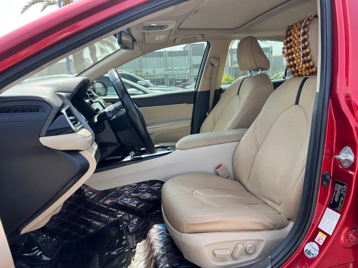 Car image 11