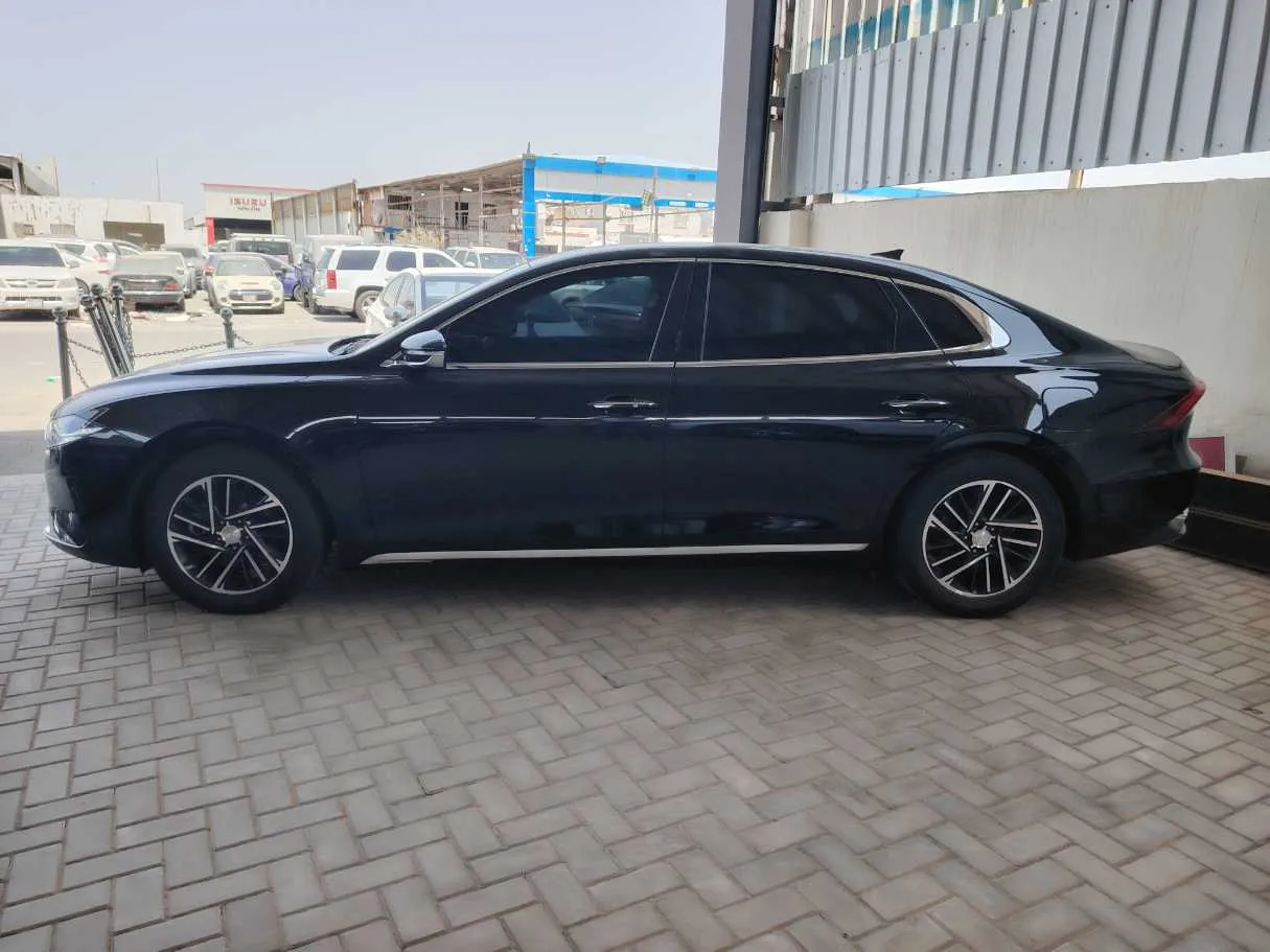 Car image 8