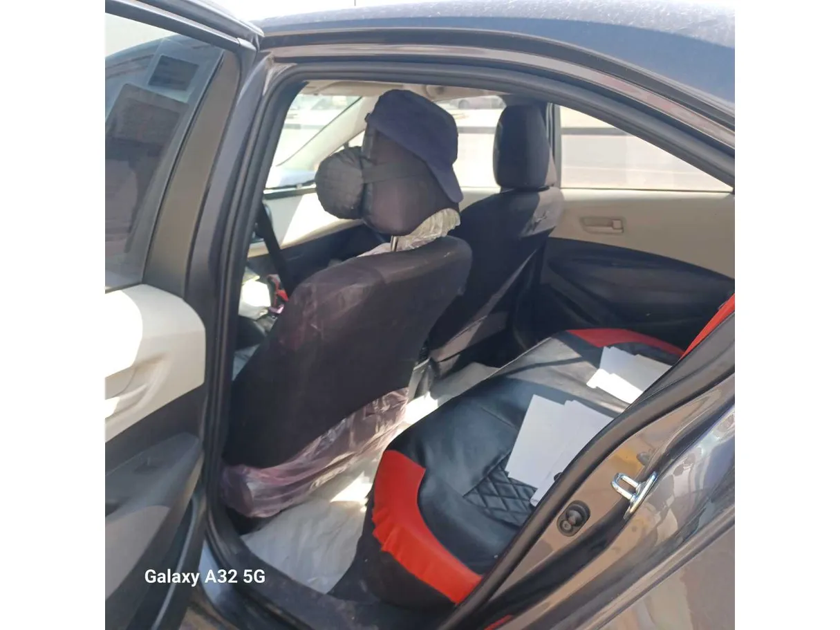Car image 14