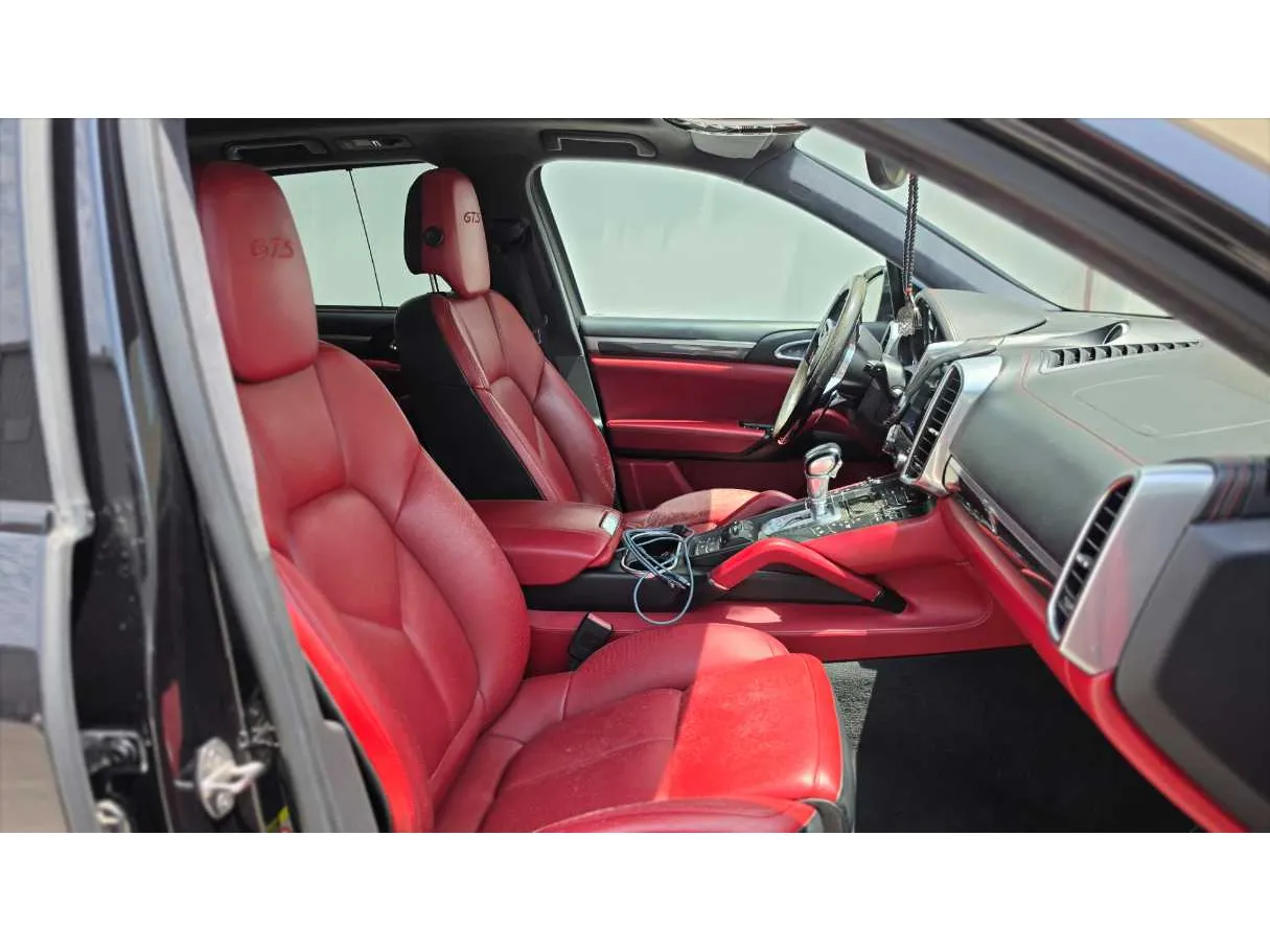 Car image 8