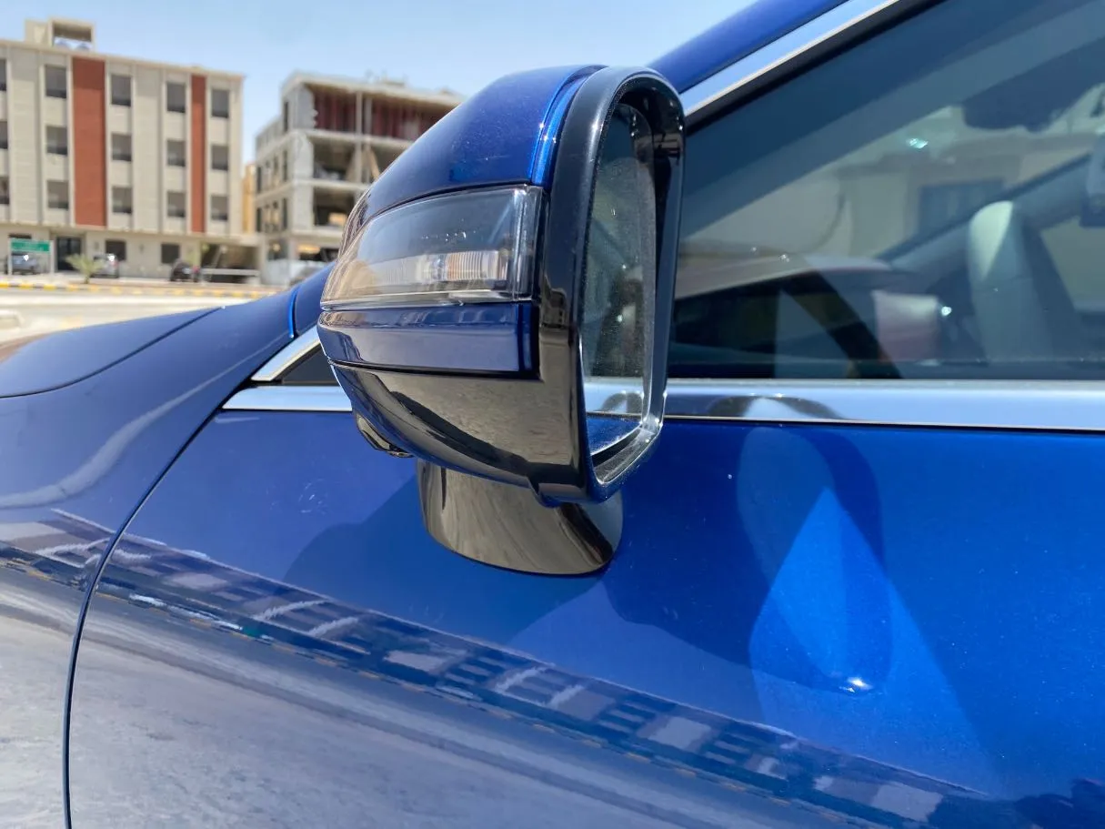 Car image 26
