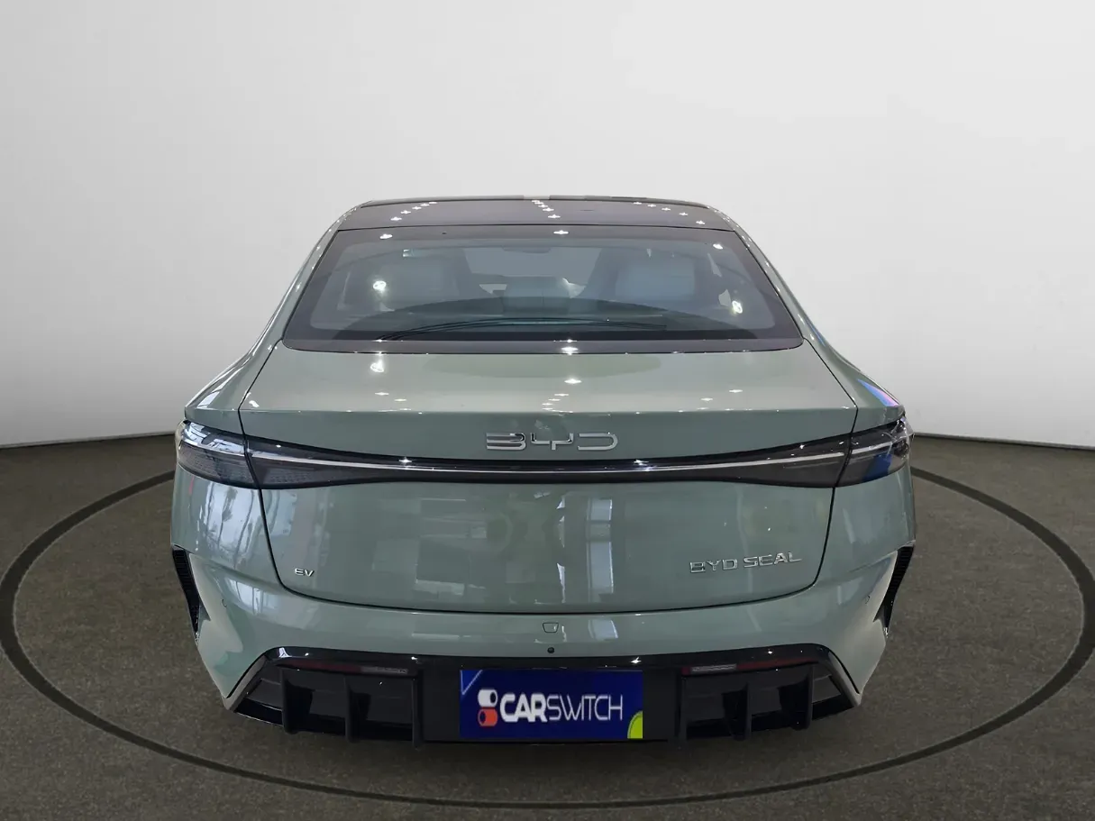 Car image 4