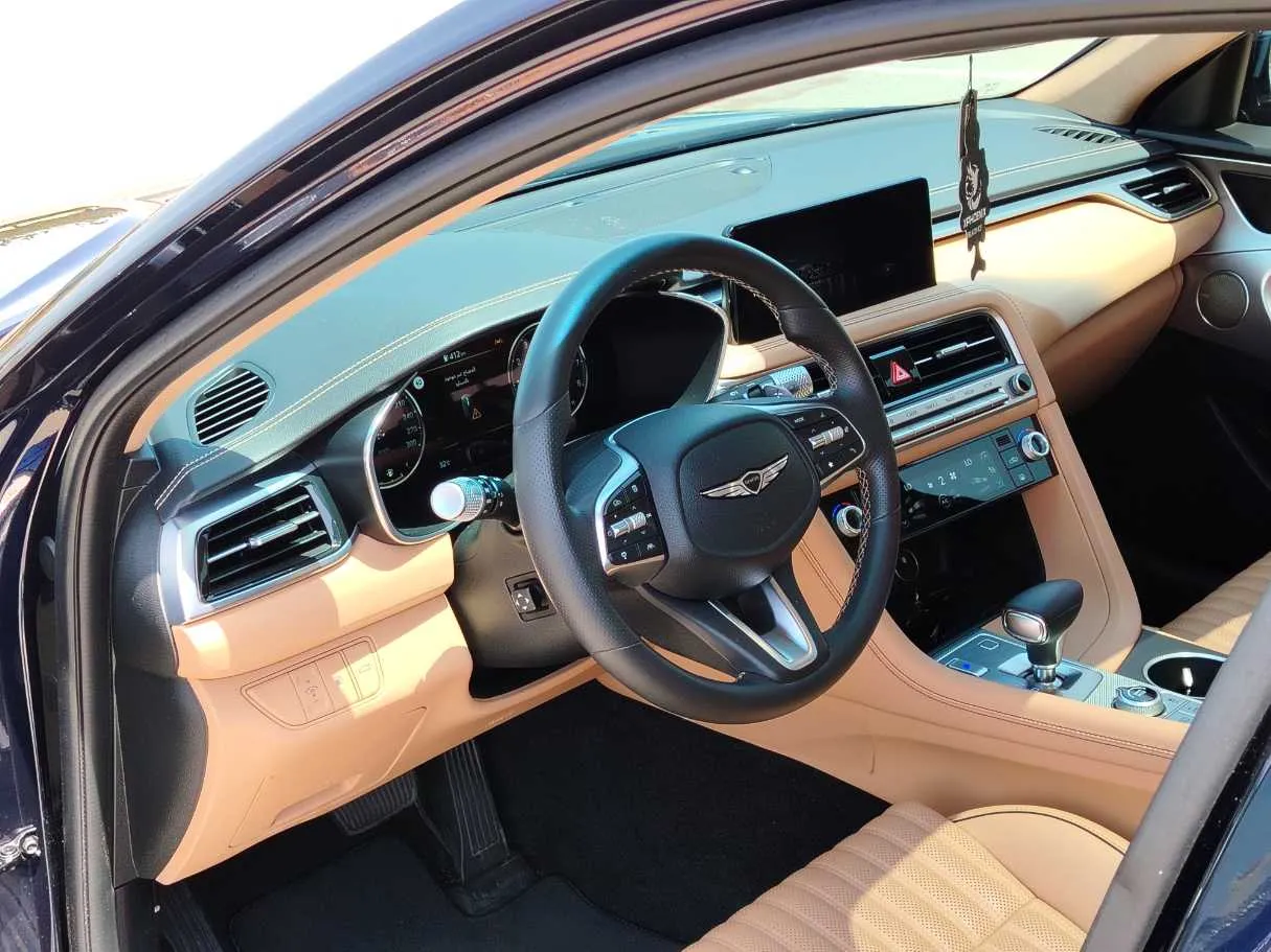 Car image 13