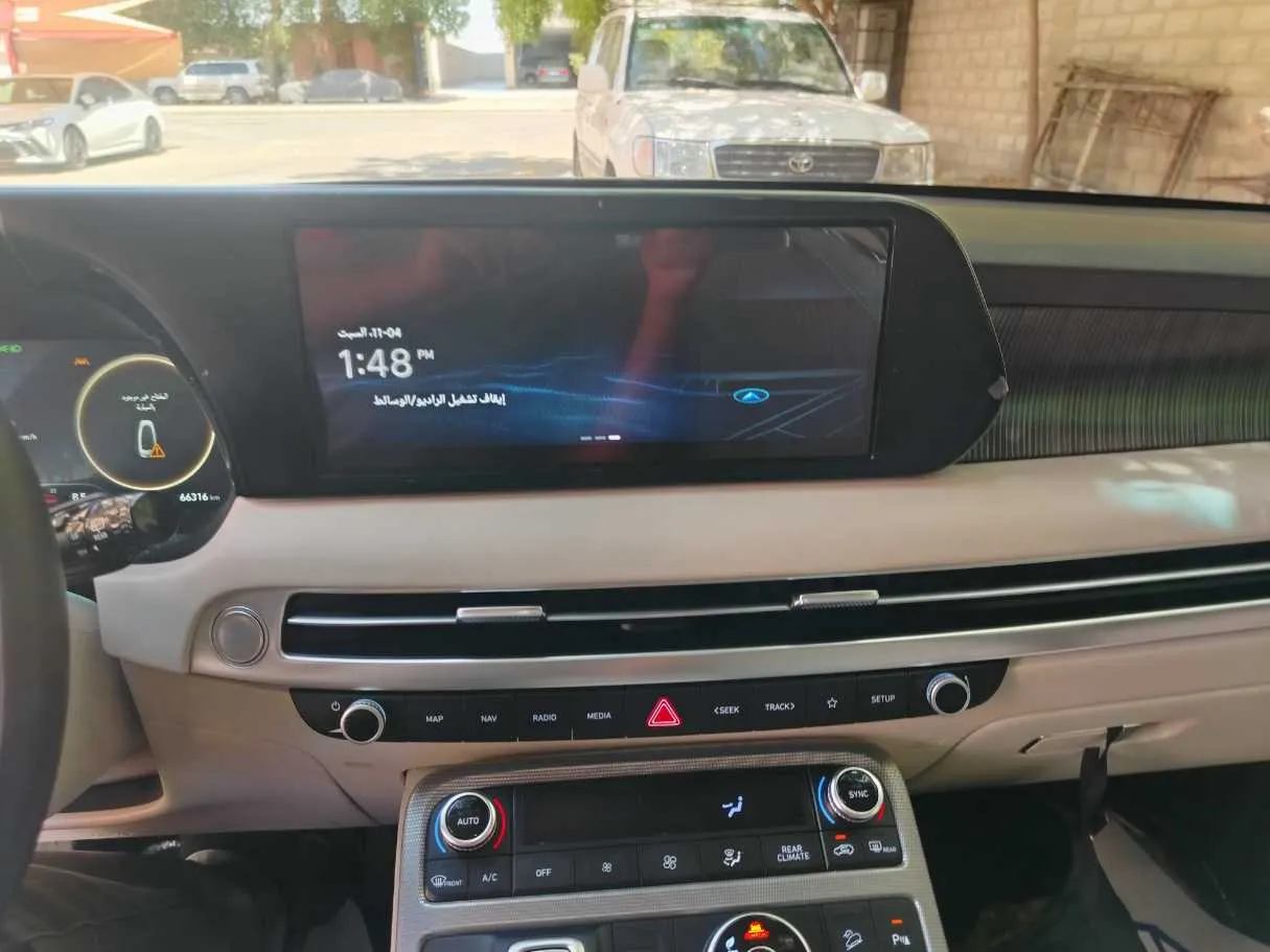 Car image 24