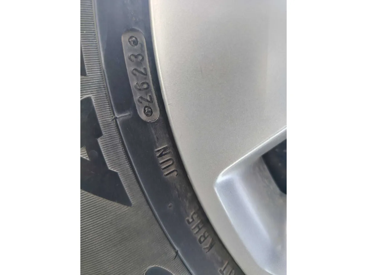 Car image 29