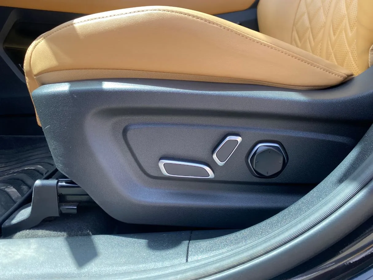 Car image 28
