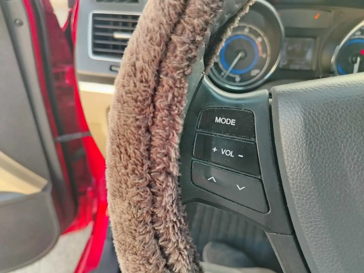Car image 40
