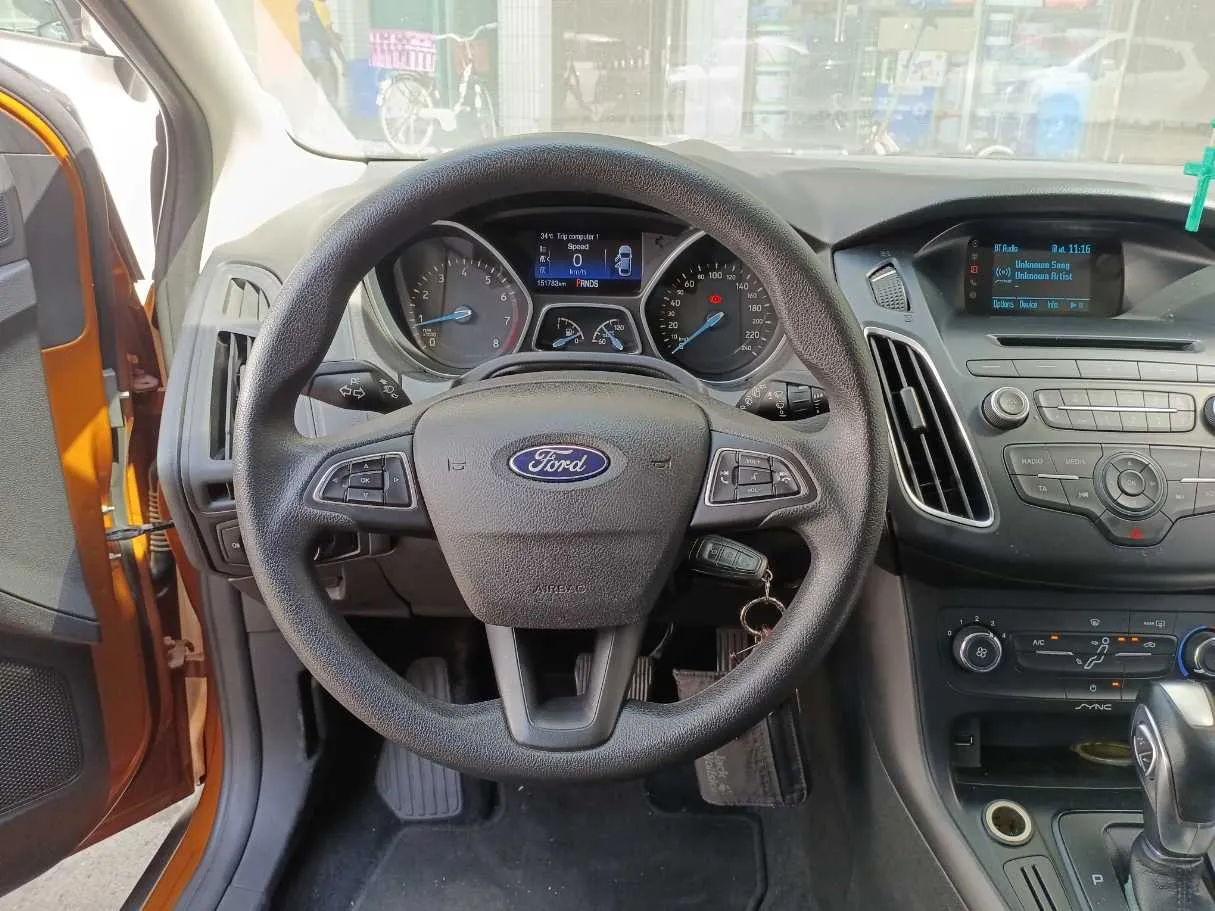 Car image 13