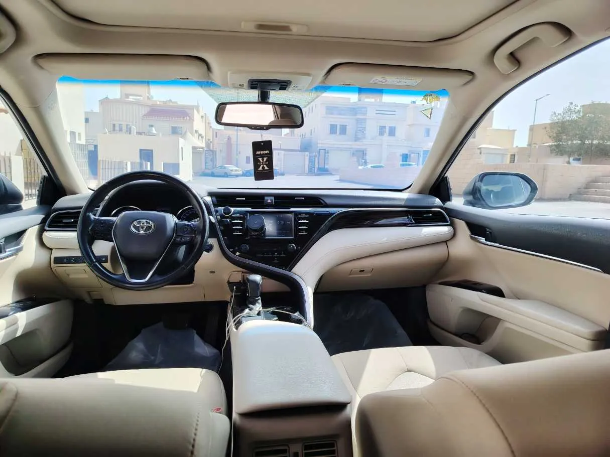 Car image 18