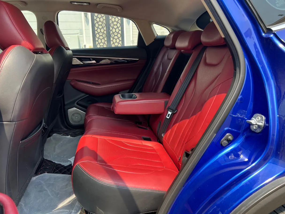 Car image 14