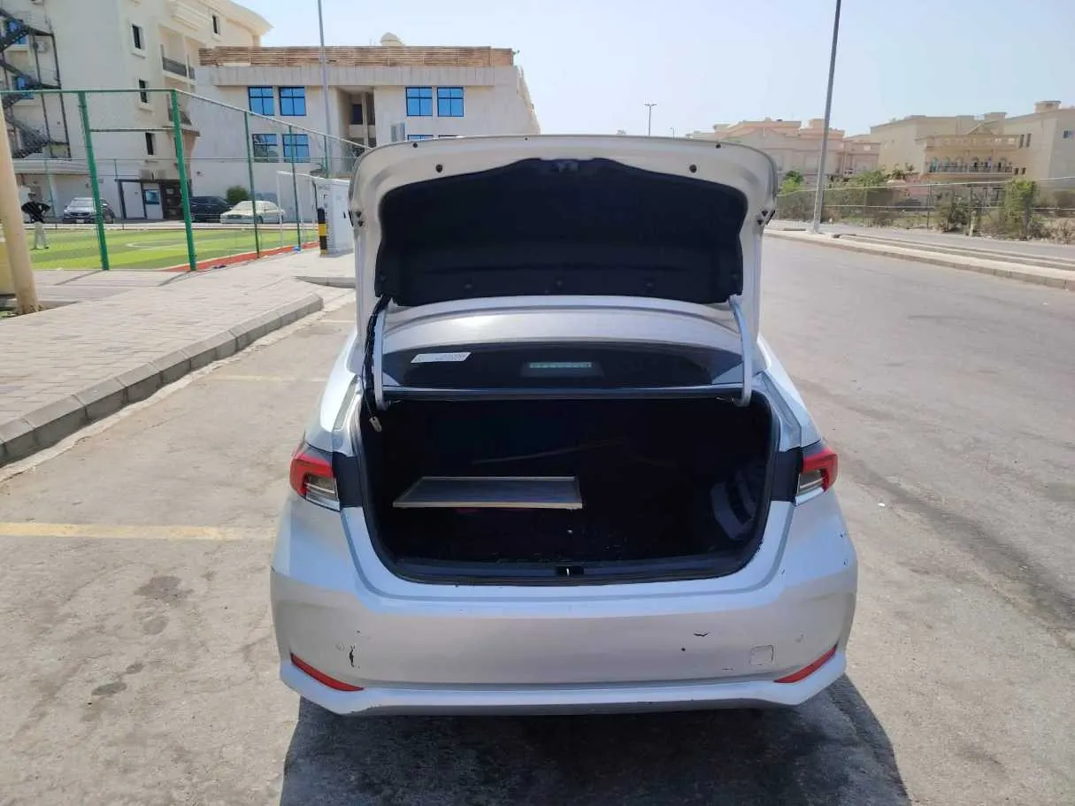 Car image 30
