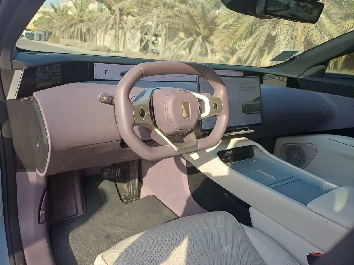 Car image 11