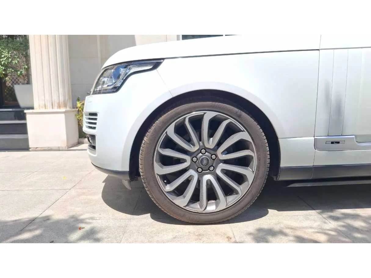 Car image 25