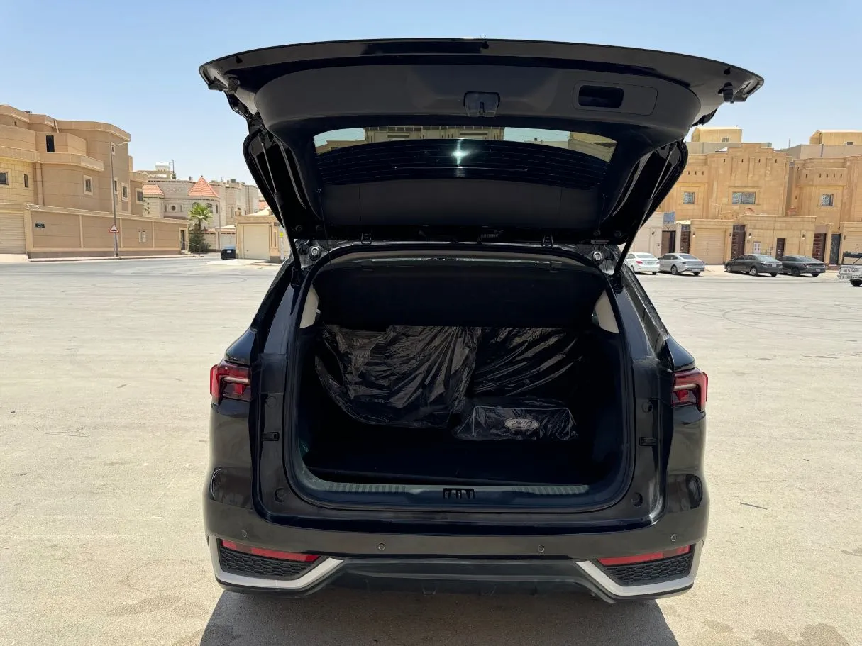 Car image 21