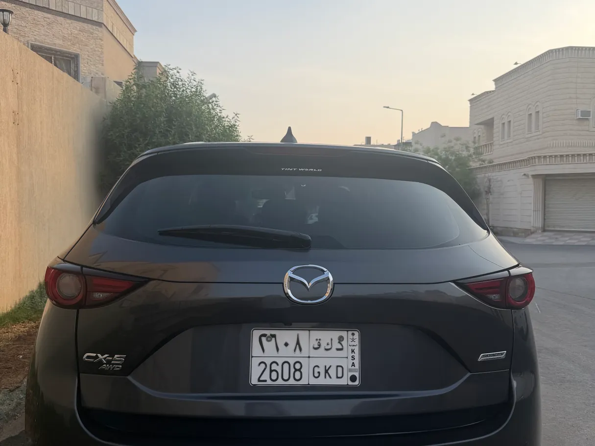 Car image 3