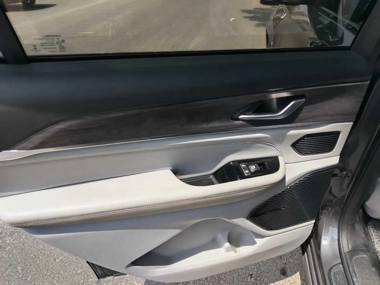 Car image 36