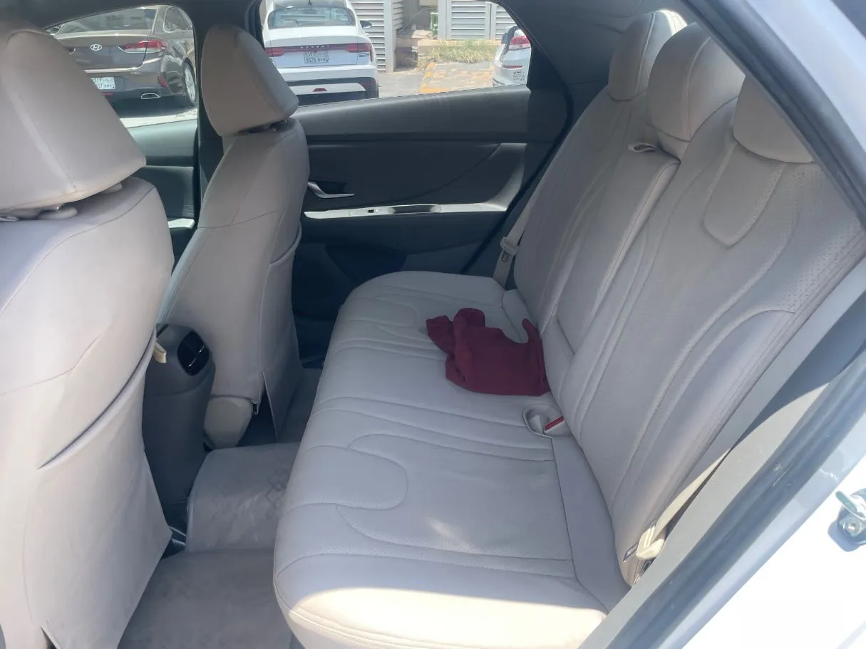 Car image 16