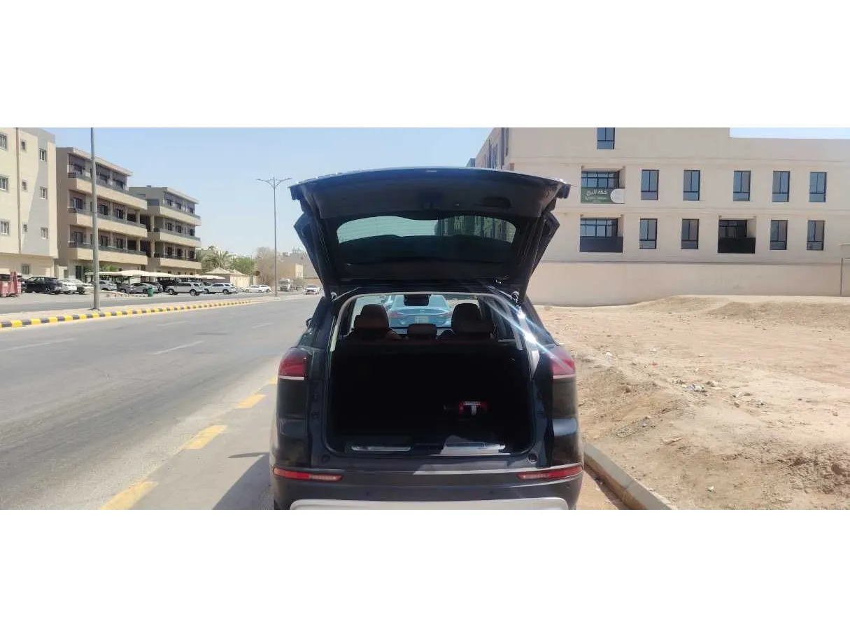 Car image 23