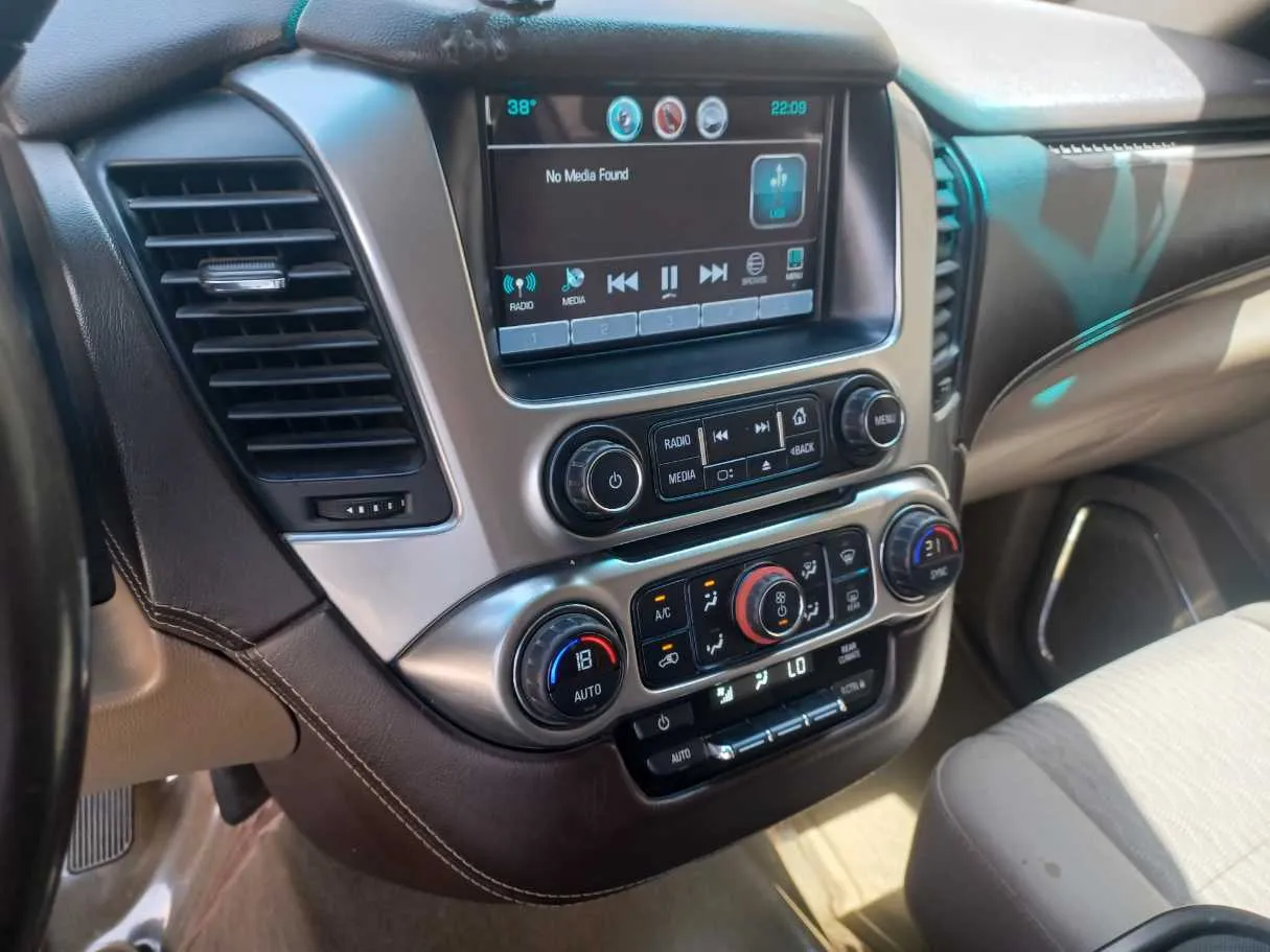 Car image 16