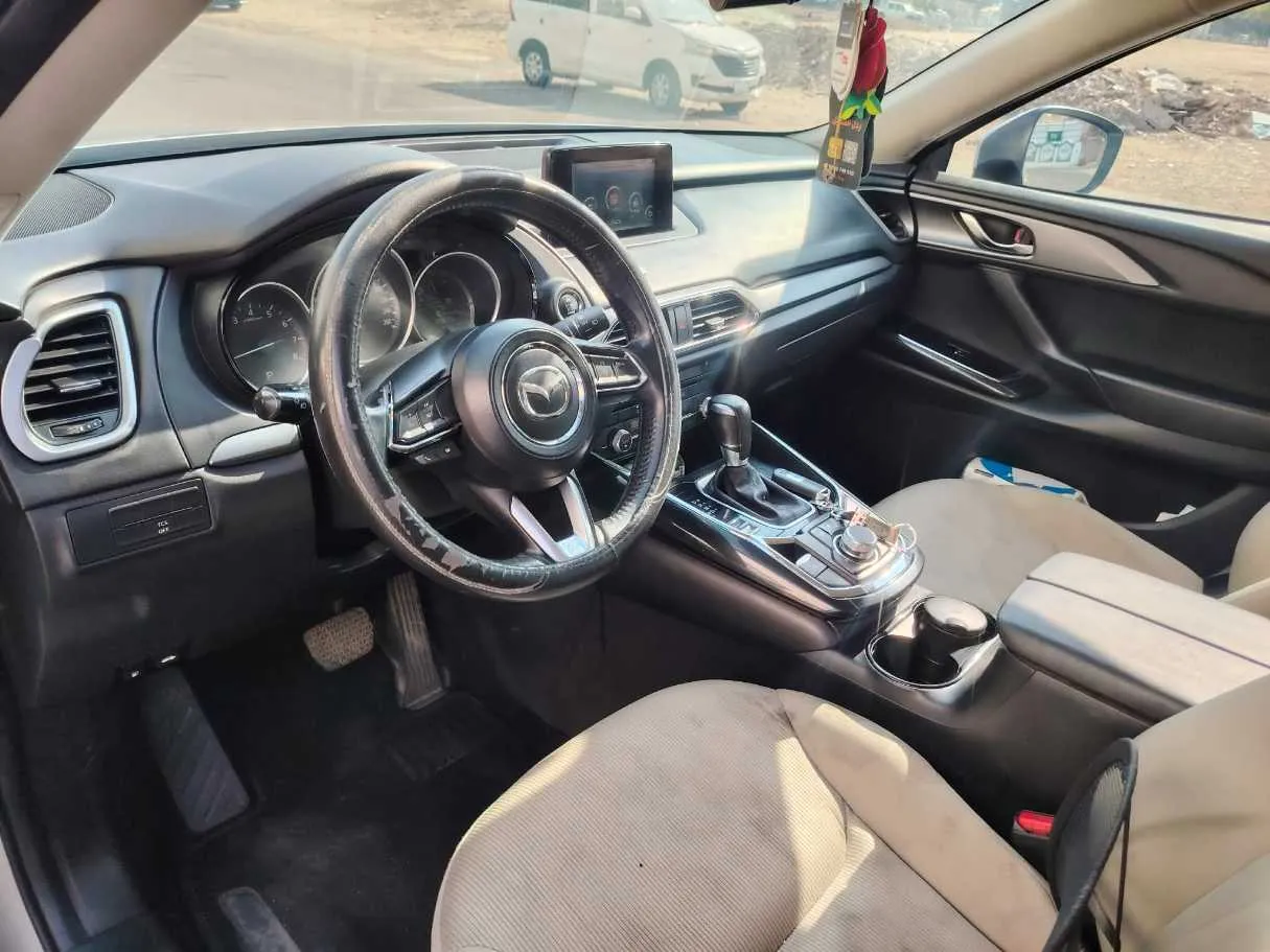 Car image 12