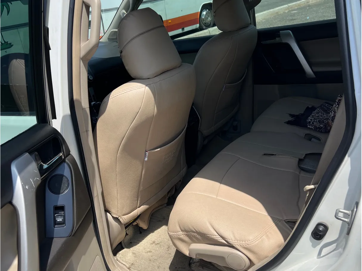 Car image 8