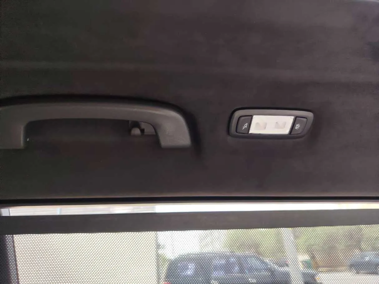 Car image 37