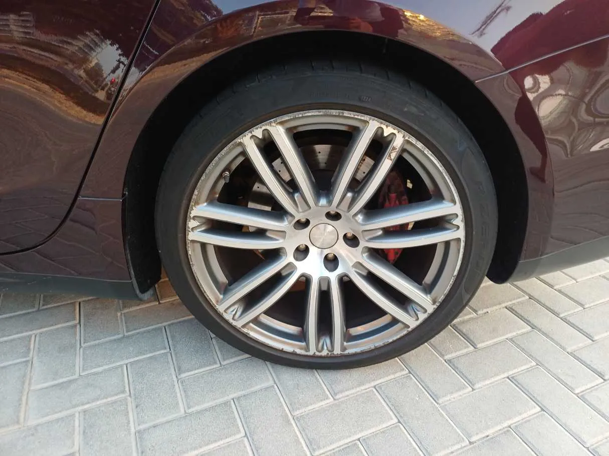 Car image 9