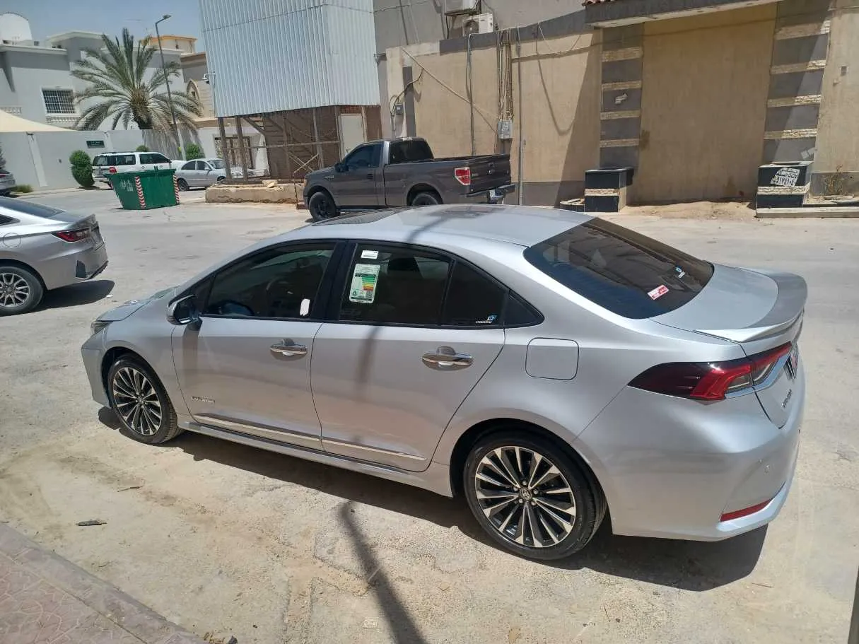 Car image 8