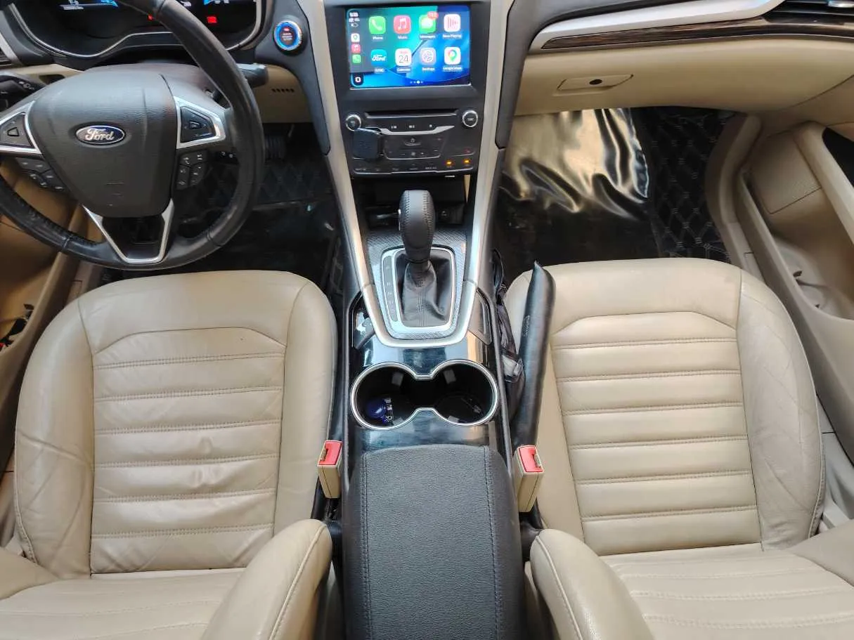 Car image 19