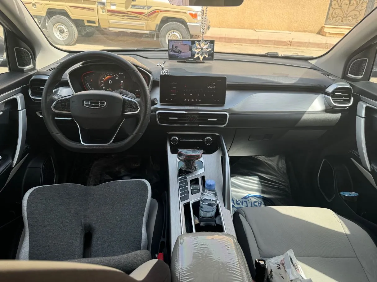 Car image 11