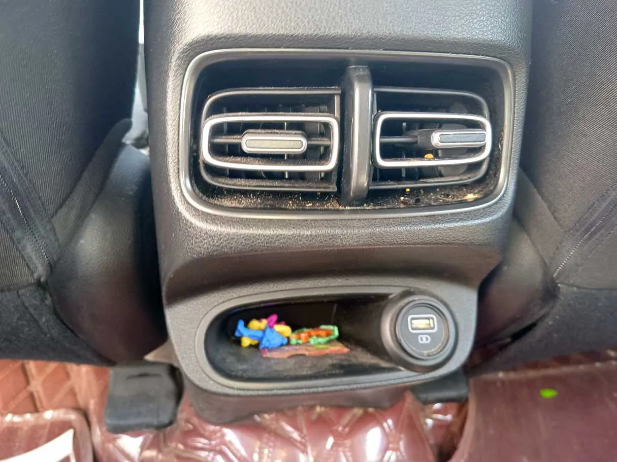 Car image 28