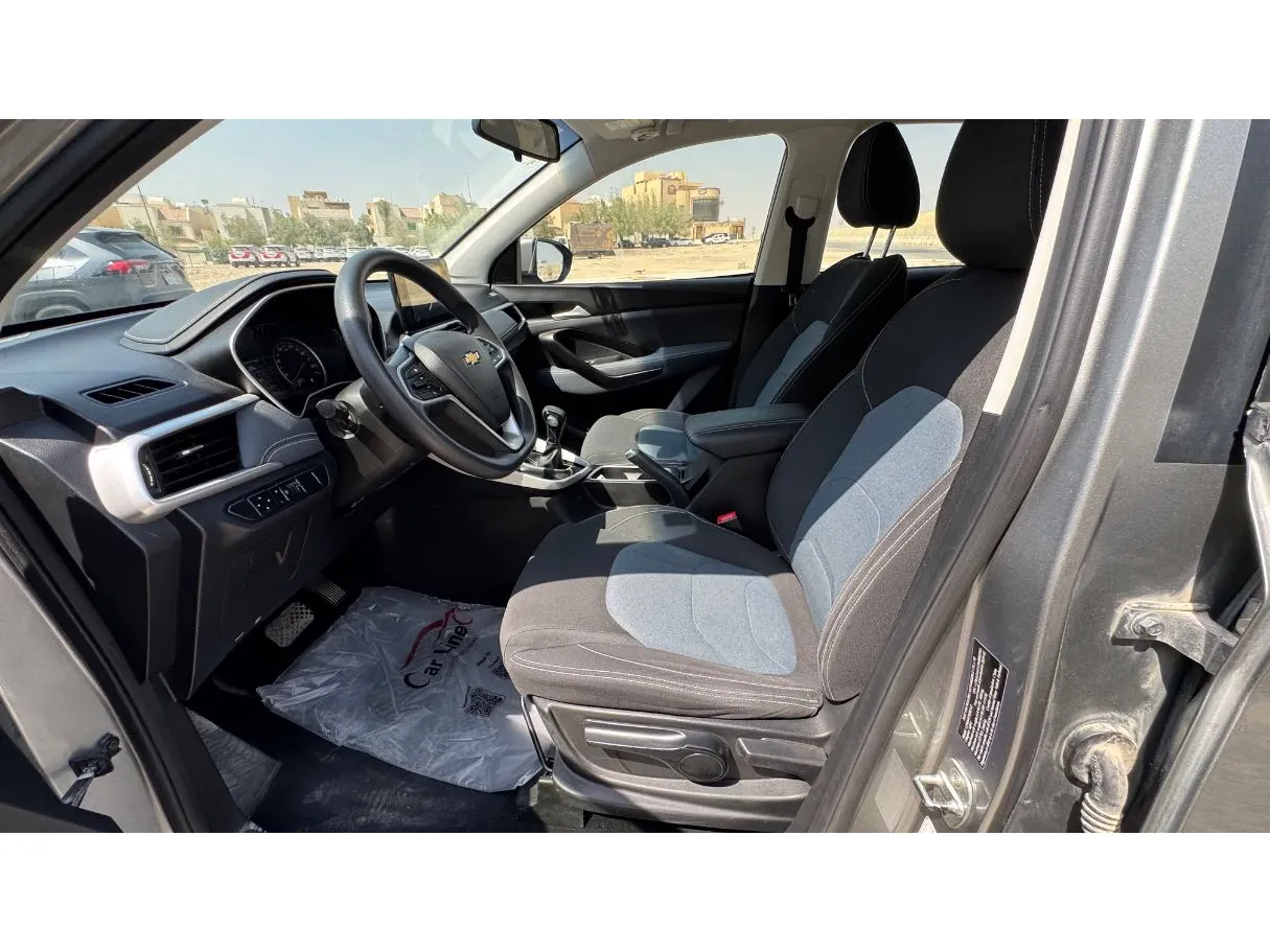 Car image 10