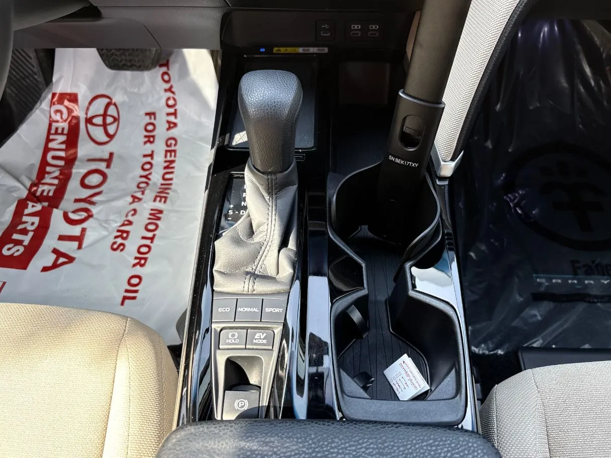 Car image 19