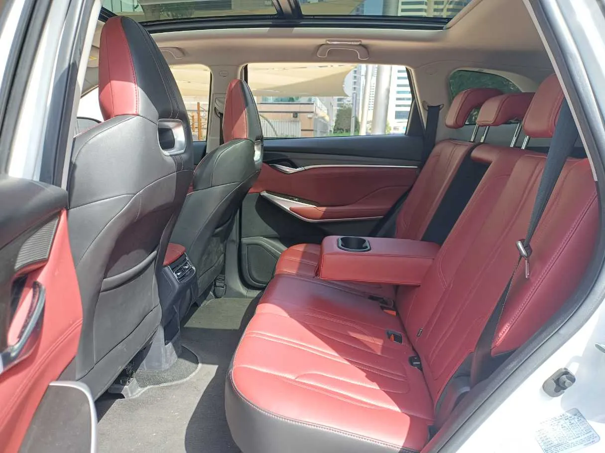 Car image 13