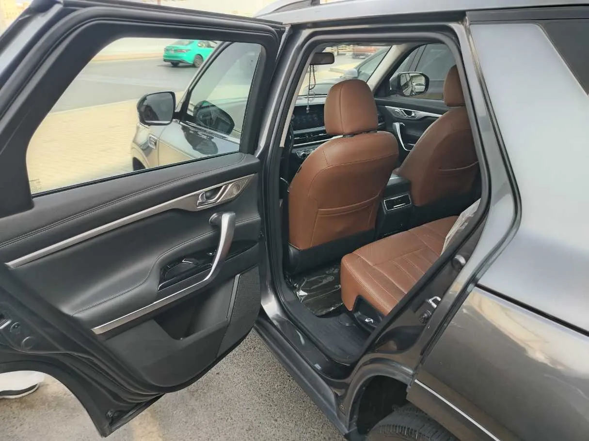 Car image 14