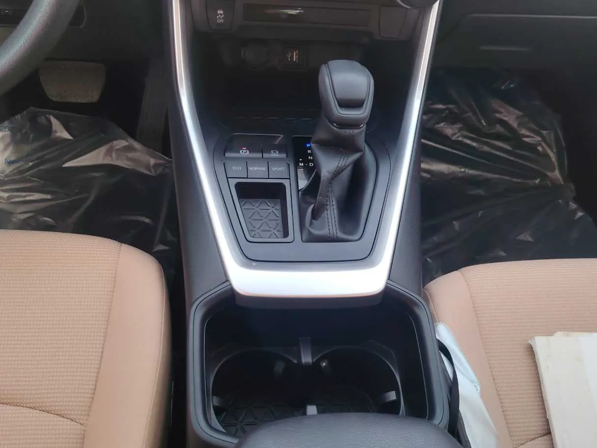Car image 18