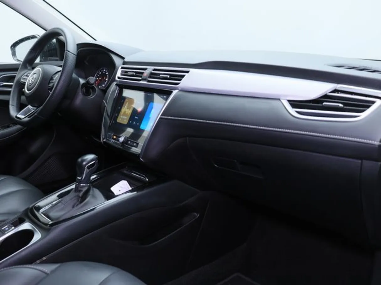 Car image 10
