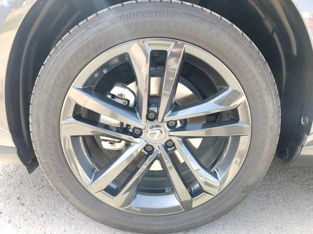 Car image 10