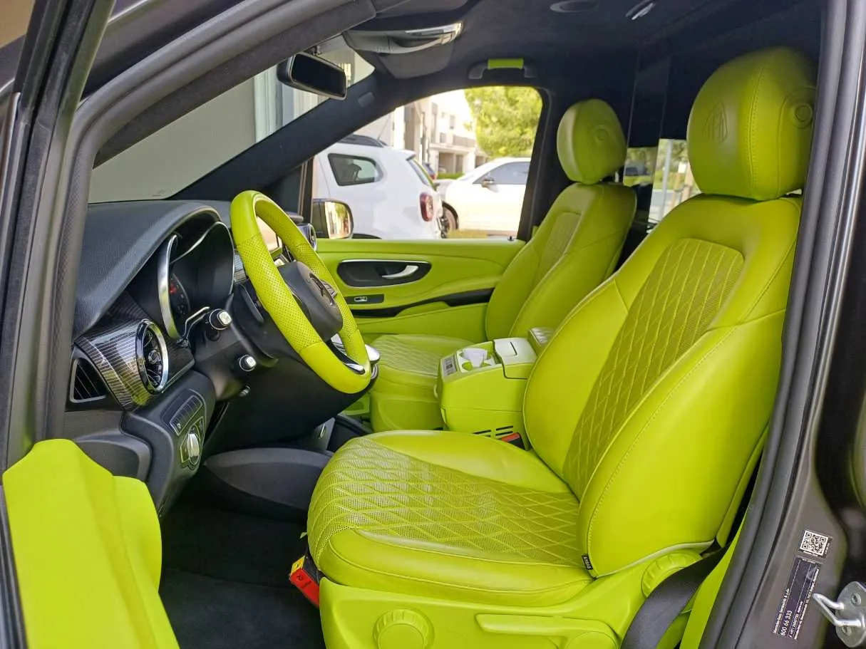 Car image 12