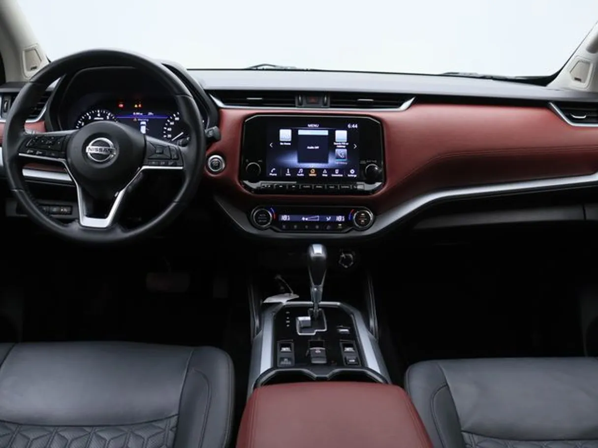 Car image 14