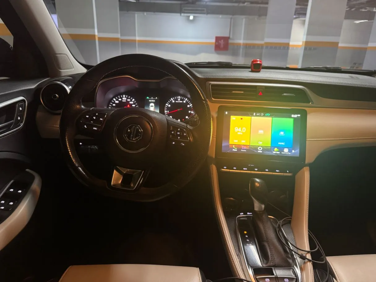 Car image 14