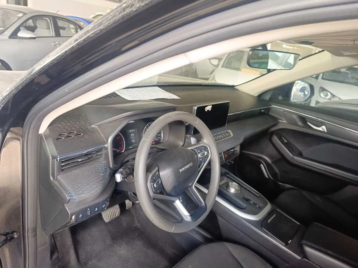 Car image 12