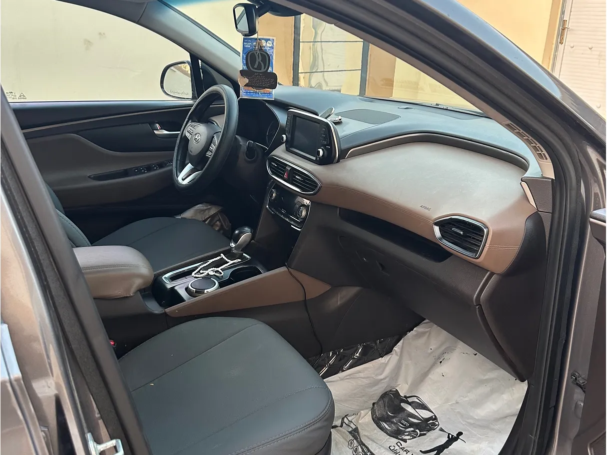 Car image 7