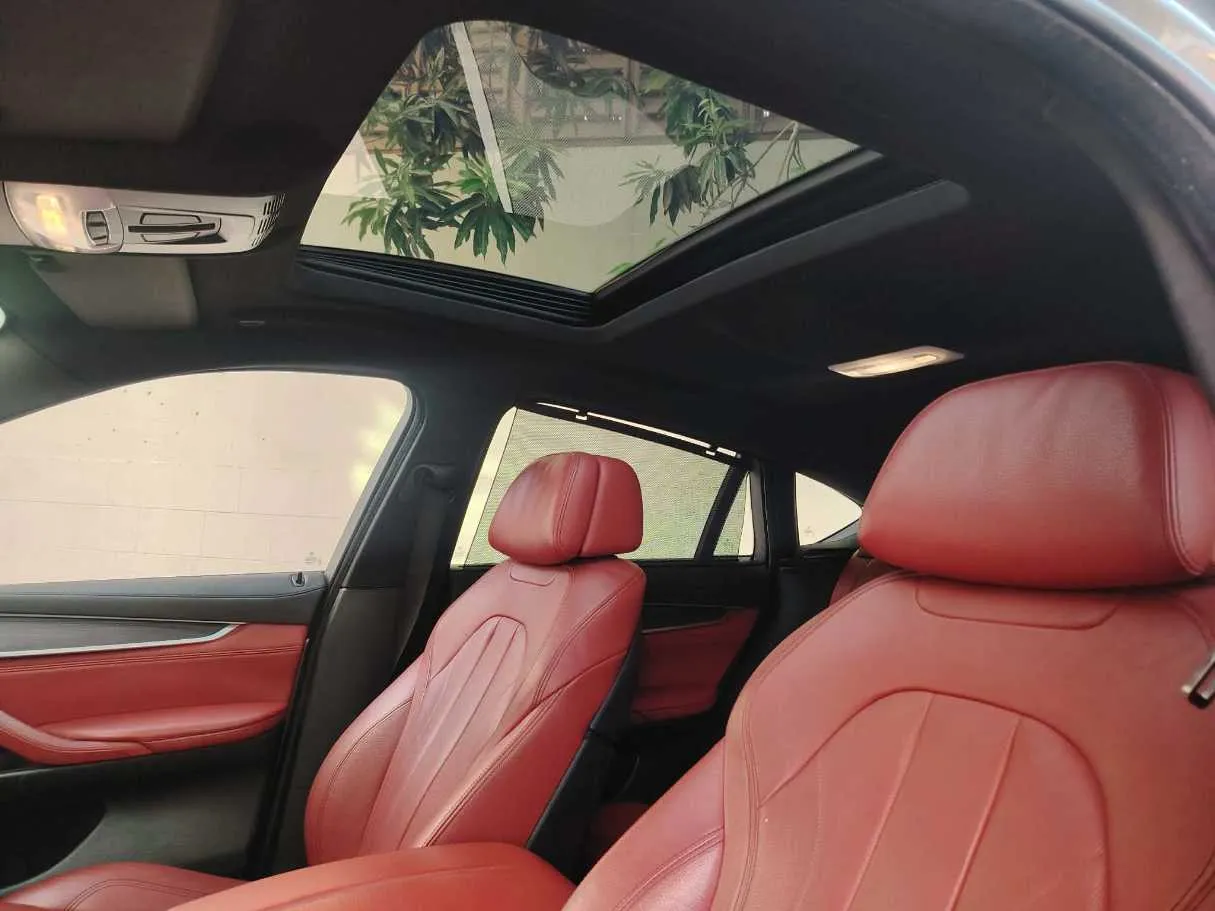 Car image 13