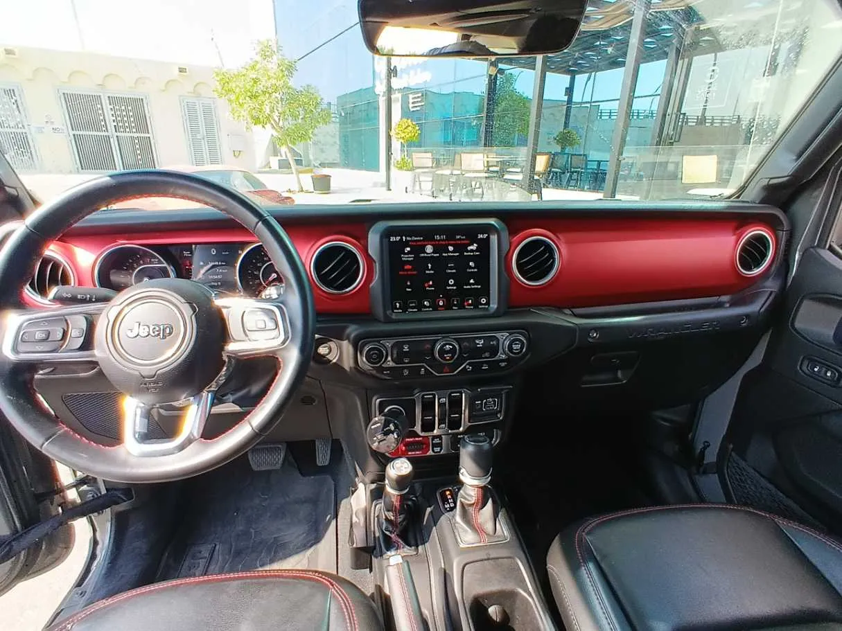 Car image 13
