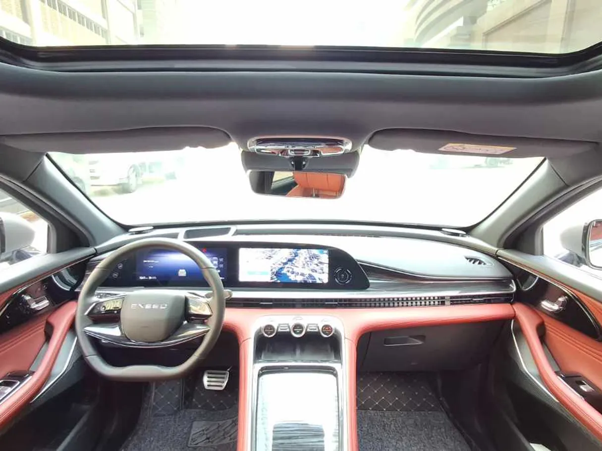 Car image 18