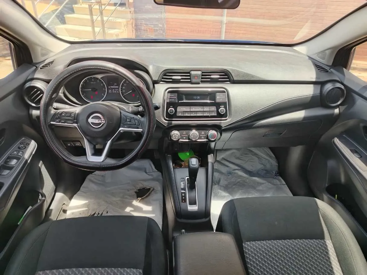 Car image 16
