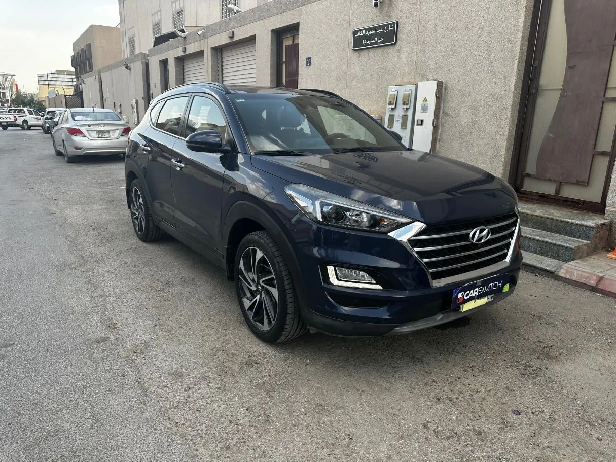Car image 3