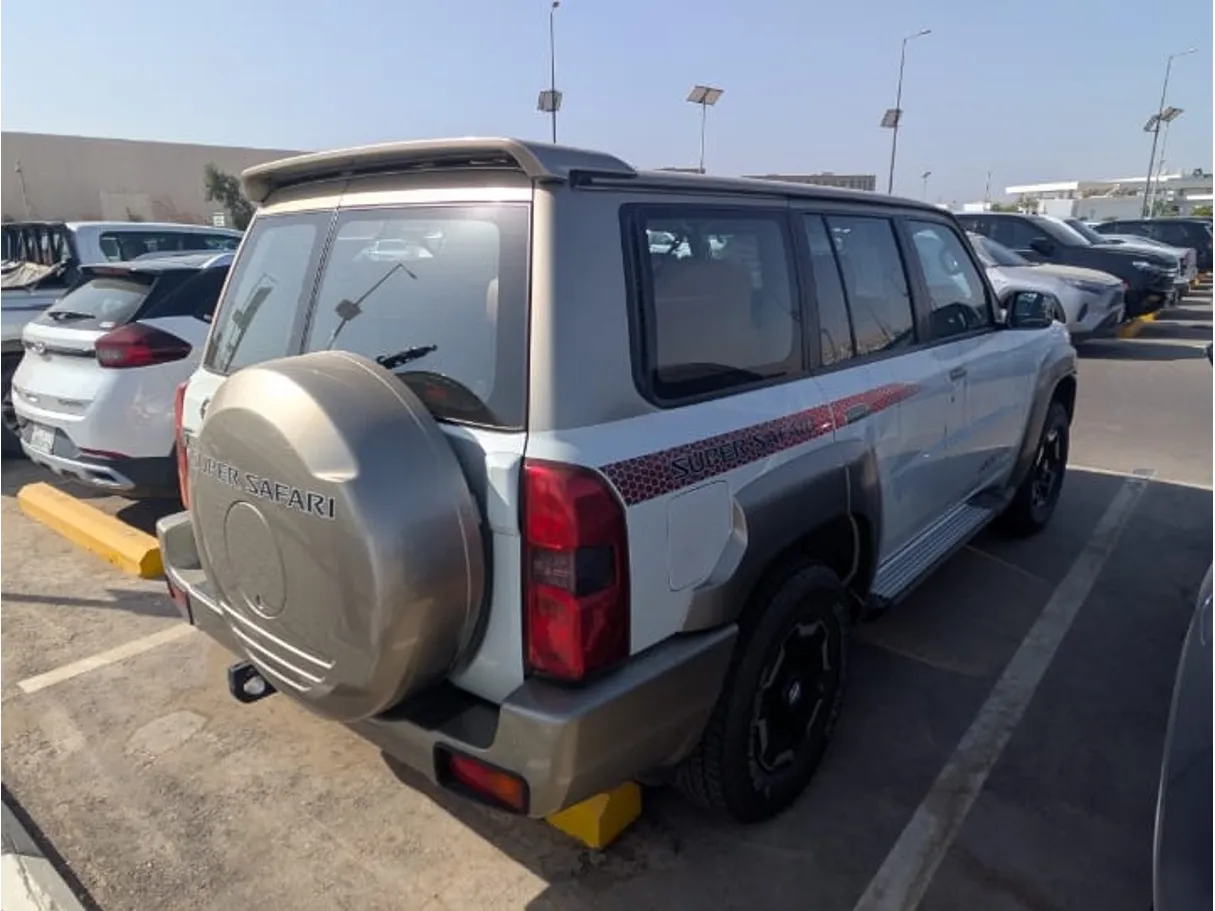 Car image 3